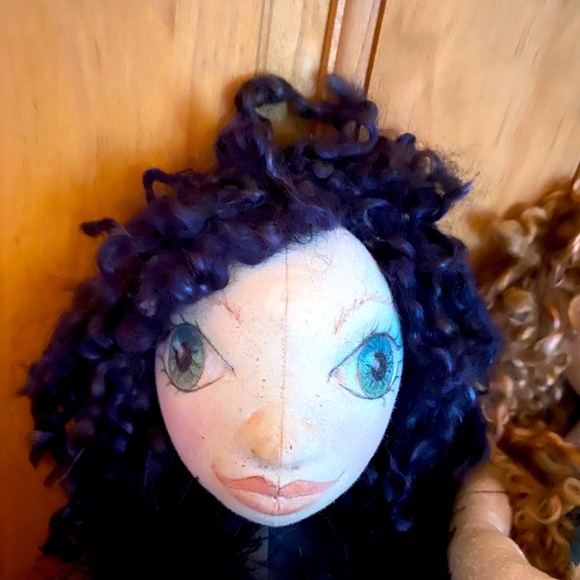 Dolls - Picture 2 of 6